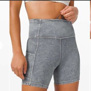Lululemon Fast And Free Short 6” - size 4- Ice Wash Asphalt Grey
